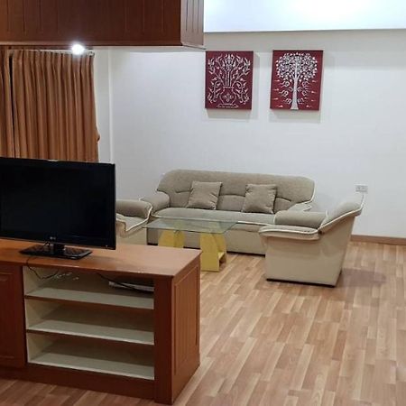 Jolly Guesthouse & Restaurant Pattaya Ngoại thất bức ảnh