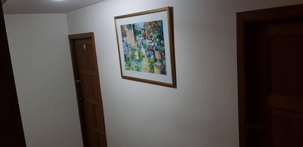 Jolly Guesthouse & Restaurant Pattaya Ngoại thất bức ảnh