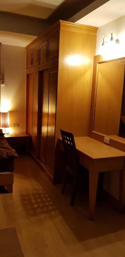Jolly Guesthouse & Restaurant Pattaya Ngoại thất bức ảnh