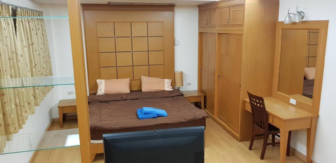 Jolly Guesthouse & Restaurant Pattaya Ngoại thất bức ảnh