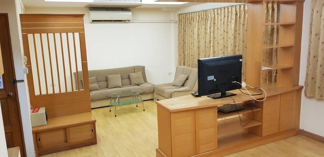 Jolly Guesthouse & Restaurant Pattaya Ngoại thất bức ảnh