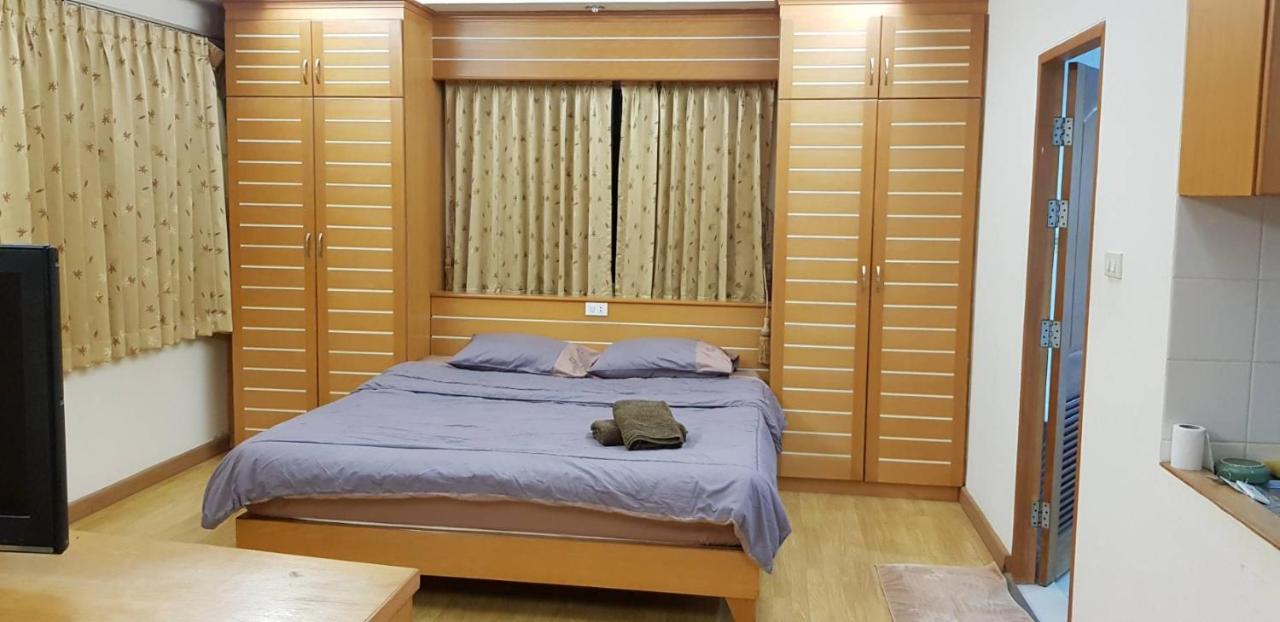 Jolly Guesthouse & Restaurant Pattaya Ngoại thất bức ảnh
