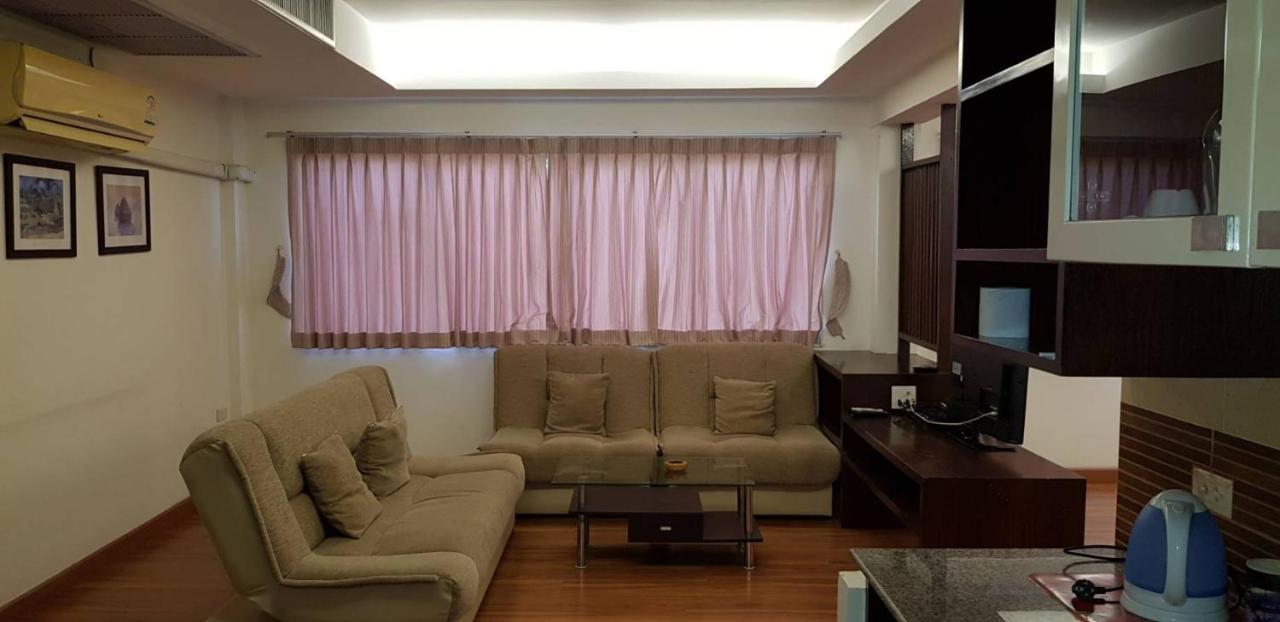 Jolly Guesthouse & Restaurant Pattaya Ngoại thất bức ảnh