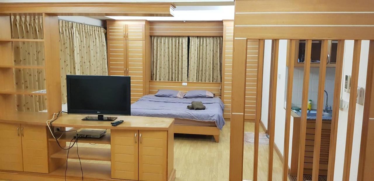 Jolly Guesthouse & Restaurant Pattaya Ngoại thất bức ảnh