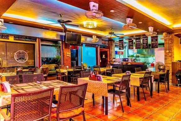 Jolly Guesthouse & Restaurant Pattaya Ngoại thất bức ảnh