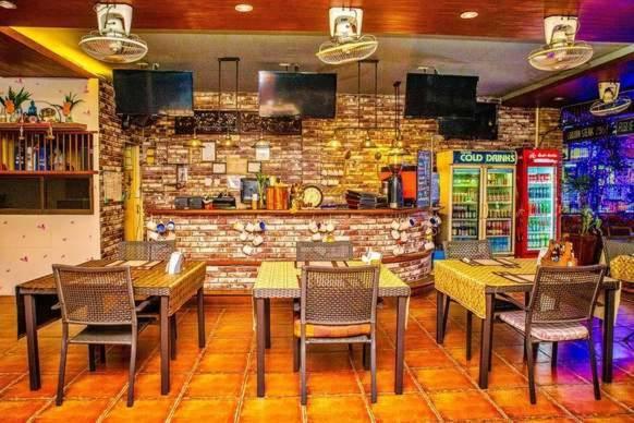 Jolly Guesthouse & Restaurant Pattaya Ngoại thất bức ảnh