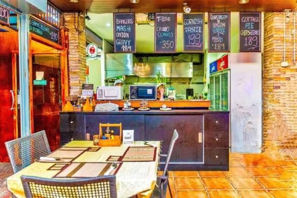 Jolly Guesthouse & Restaurant Pattaya Ngoại thất bức ảnh