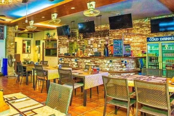 Jolly Guesthouse & Restaurant Pattaya Ngoại thất bức ảnh