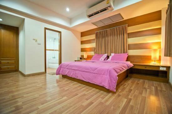 Jolly Guesthouse & Restaurant Pattaya Ngoại thất bức ảnh