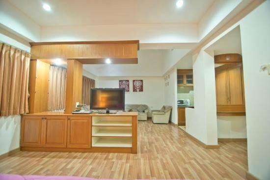 Jolly Guesthouse & Restaurant Pattaya Ngoại thất bức ảnh